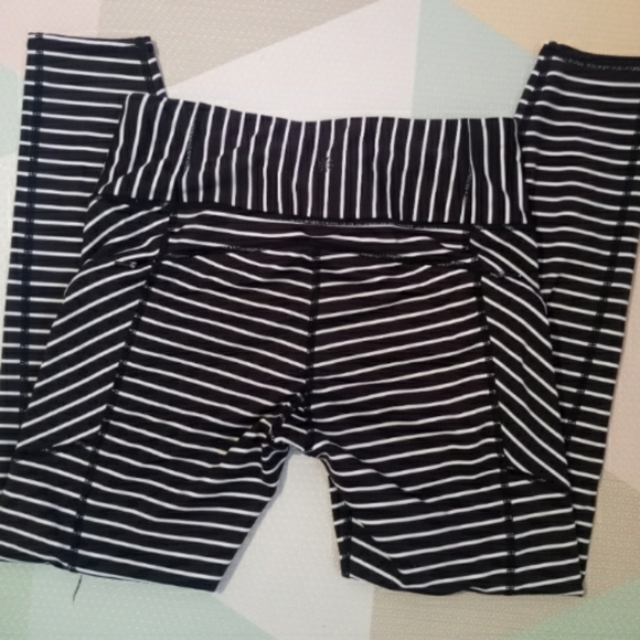 Athleta Stripe Contender 7/8 Tight Legging size S - Picture 10 of 12